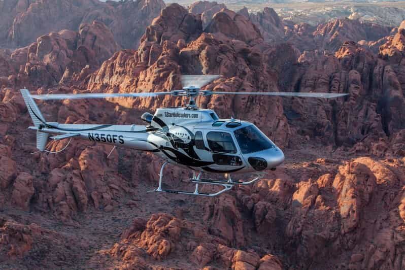 Las Vegas: Grand Canyon Heli Tour and Valley of Fire Landing - VIP Pickup and 100 Minutes in the Air