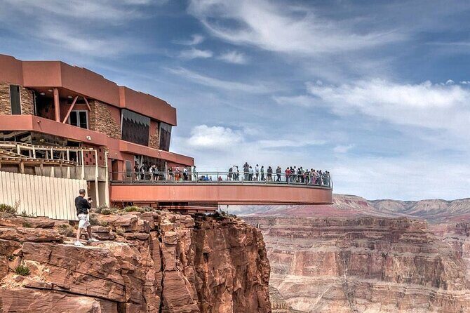 LAS VEGAS: Grand Canyon West Rim and Hoover Dam TOUR - Air-conditioned coach and real-world pacing