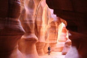 PREMIUM 3-Day Winter Grand Canyon, Monument Valley and Zion Tour - Day 2: Navajo jeep tour in Monument Valley, Horseshoe Bend, and the Antelope Canyon option