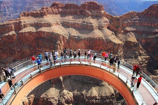 Small Group Grand Canyon, Hoover Dam and 7 Magic Mountains Tour - Hoover Dam exterior tour: what to focus on during the 1-hour walk