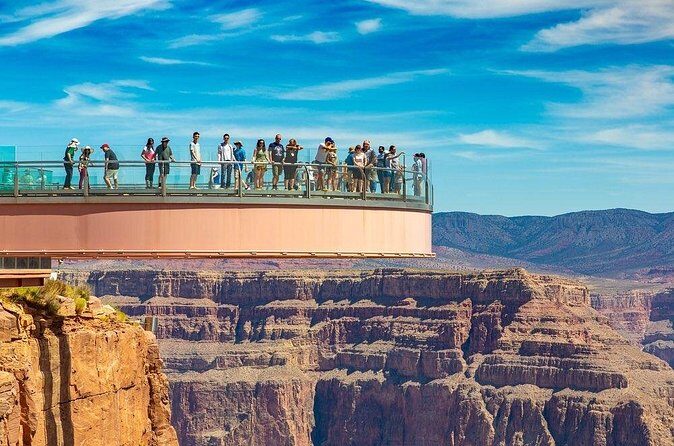 Spanish Grand Canyon Tour with Skywalk Access and Lunch - Lunch at the canyon: why included food changes the whole day
